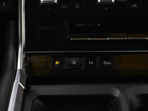 Used 2025 Nissan Armada SV AWD/4WD image 17