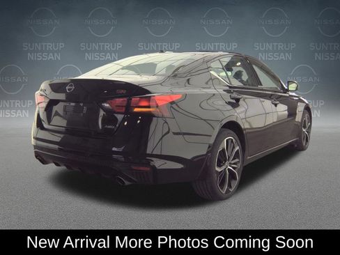 Used 2024 Nissan Altima 2.5 SR AWD/4WD image 2
