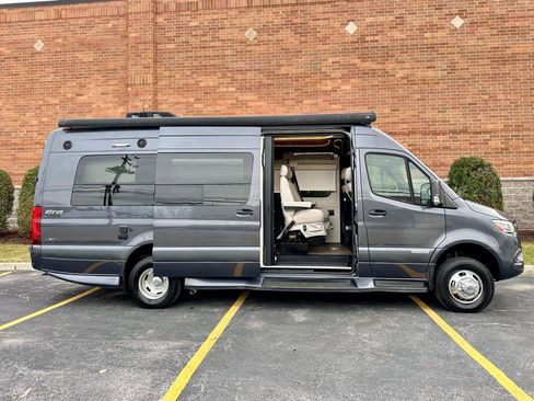 Used 2020 Mercedes-Benz Sprinter 3500 image 2