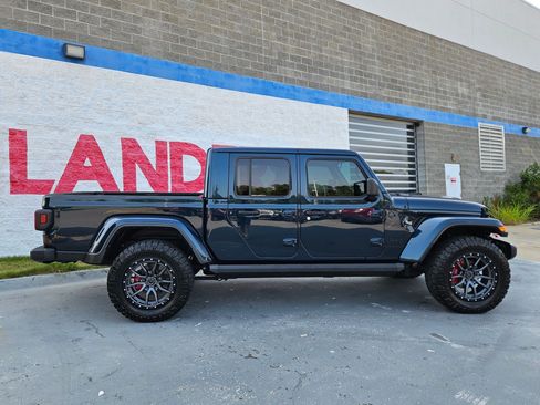 Used 2025 Jeep Gladiator Sport AWD/4WD image 8
