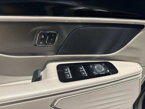 Used 2024 Lincoln Nautilus Reserve AWD/4WD image 19