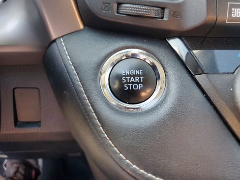 Used 2017 Toyota RAV4 Limited image 25