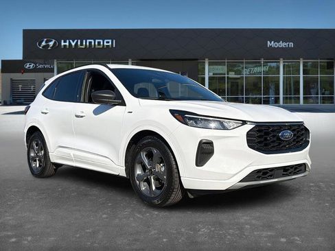 Used 2023 Ford Escape ST-Line image 3