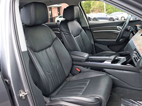 Used 2019 Audi e-tron Prestige w/ Prestige Package image 32