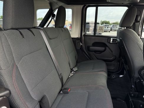 Used 2025 Jeep Wrangler Unlimited Rubicon image 25