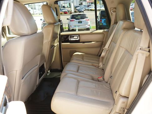 Used 2016 Lincoln Navigator Select AWD/4WD image 16