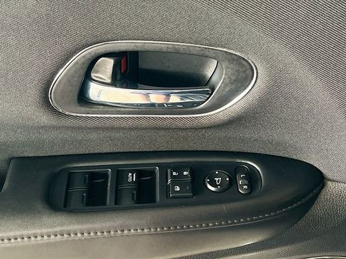 Used 2021 Honda HR-V EX image 12