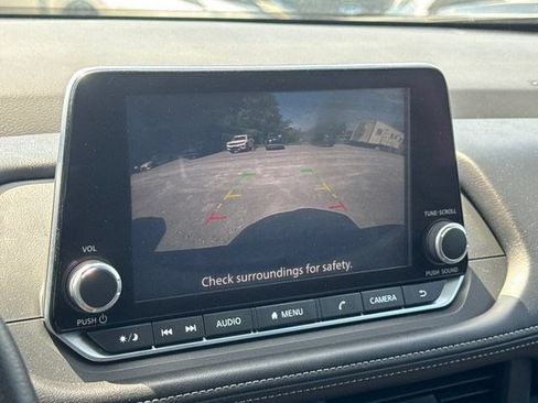 Used 2025 Nissan Rogue S AWD/4WD image 22