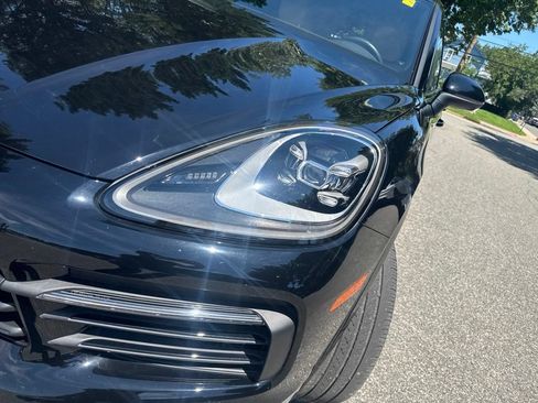 Certified 2023 Porsche Cayenne AWD/4WD image 2