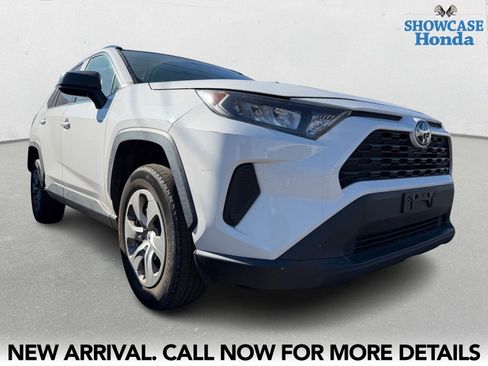 Used 2021 Toyota RAV4 LE image 4