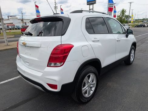 Used 2022 Chevrolet Trax LT w/ LT Convenience Package AWD/4WD image 5