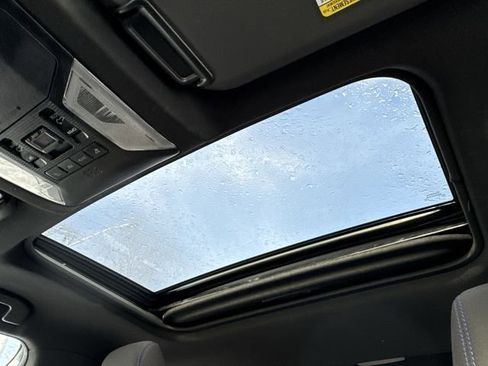 Used 2022 Toyota RAV4 SE w/ Convenience Package image 18