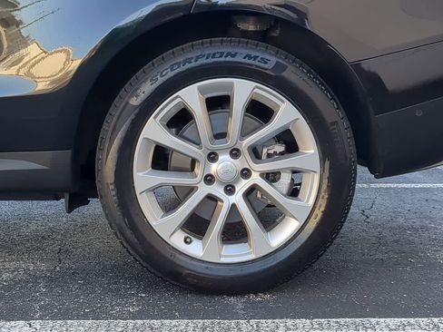 Used 2025 Land Rover Range Rover Sport SE image 14