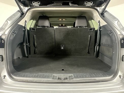 Used 2025 Toyota Highlander LE image 29