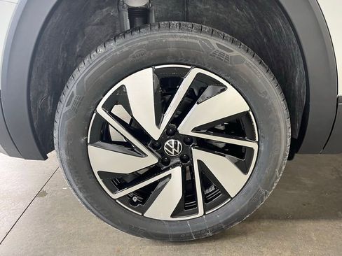 New 2026 Volkswagen Atlas SE image 27