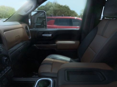 Used 2022 Chevrolet Silverado 2500 High Country w/ Technology Package image 22