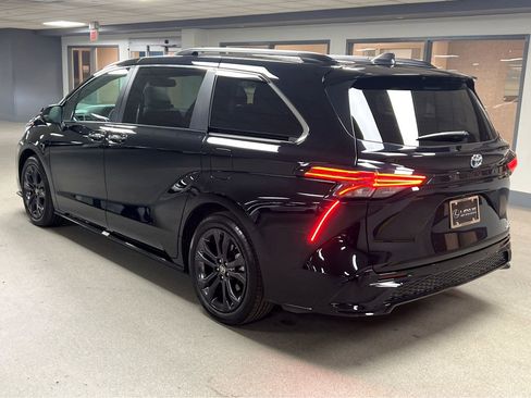 Used 2024 Toyota Sienna XSE image 5