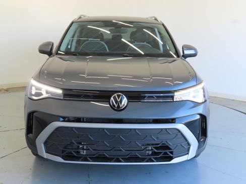 New 2026 Volkswagen Taos SE FWD image 10
