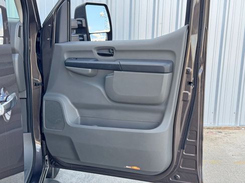 Used 2017 Nissan NV 3500 SL image 38