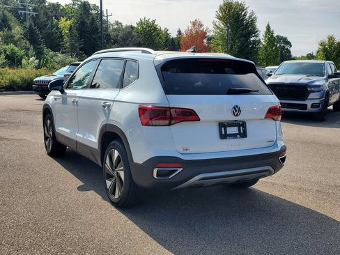 Used 2024 Volkswagen Taos SE AWD/4WD image 3