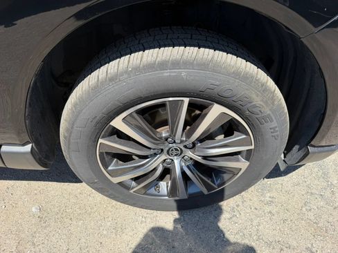 Used 2021 Toyota Venza LE AWD/4WD image 32