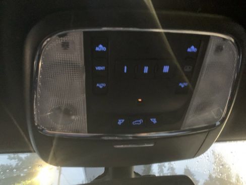 Used 2014 Jeep Grand Cherokee Limited w/ Luxury Group II image 23