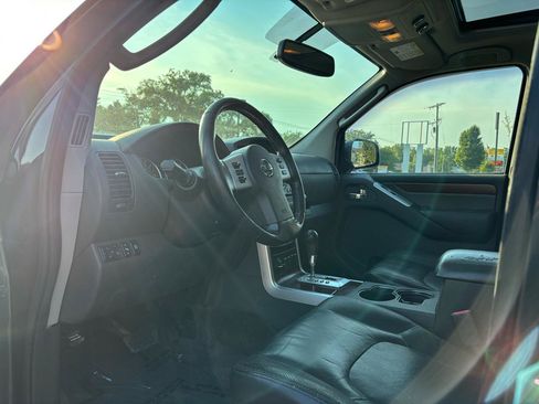 Used 2010 Nissan Pathfinder LE w/ Navigation Pkg AWD/4WD image 16