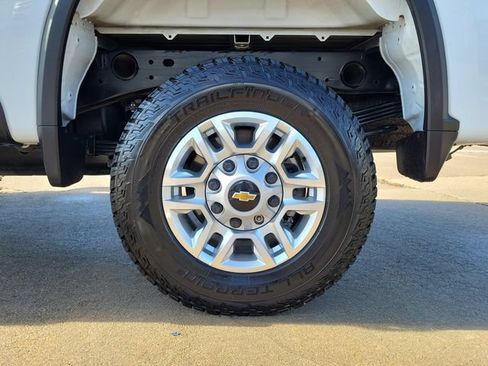 Used 2025 Chevrolet Silverado 2500 LT w/ Convenience Package AWD/4WD image 8
