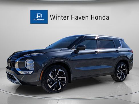 Used 2024 Mitsubishi Outlander SE image 2