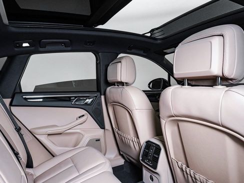 New 2026 Porsche Macan image 16
