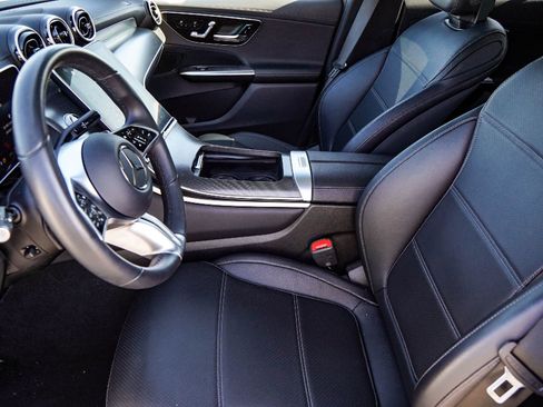 Used 2024 Mercedes-Benz GLC 300 image 9