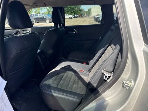 Used 2022 Mitsubishi Outlander SE AWD/4WD image 6