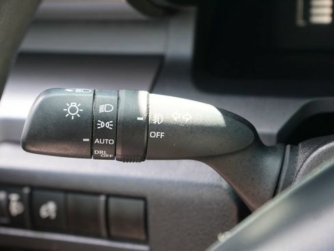 Used 2024 Toyota Tacoma SR5 AWD/4WD image 17