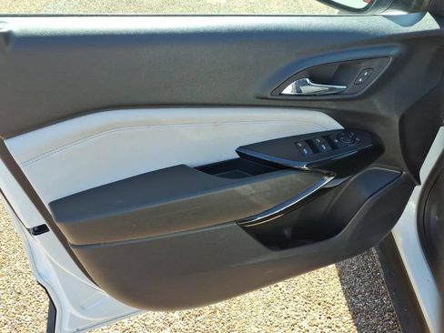 Used 2025 Chevrolet Trax LT FWD image 8