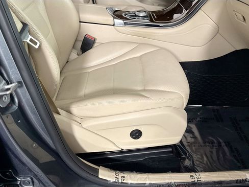 Used 2018 Mercedes-Benz GLC 300 4MATIC image 36