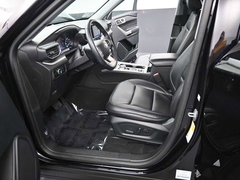Used 2023 Ford Explorer XLT w/ Equipment Group 202A image 12