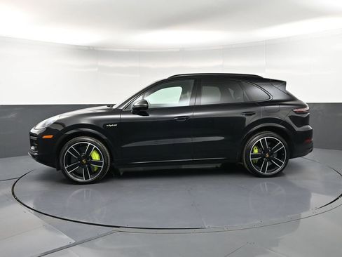 Certified 2022 Porsche Cayenne Turbo S AWD/4WD image 2