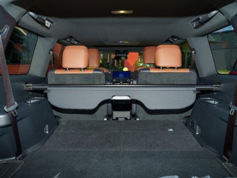 Used 2025 Lexus GX 550 w/ Accessory Package (31) AWD/4WD image 23