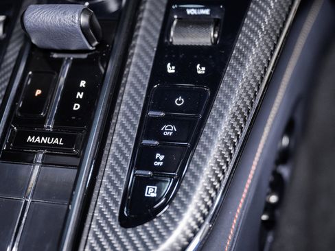 Used 2025 Aston Martin V8 Vantage Coupe image 31