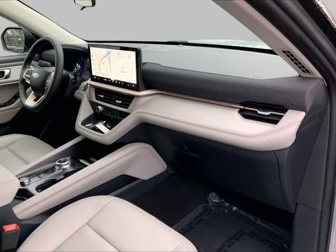 Certified 2025 Ford Explorer Active w/ Active Comfort Package RWD image 18