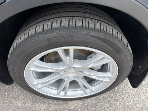 Used 2023 Tesla Model Y Long Range AWD/4WD image 5