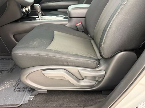 Used 2018 Nissan Pathfinder S image 13