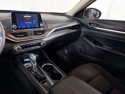 Used 2023 Nissan Altima 2.5 SV AWD/4WD image 18