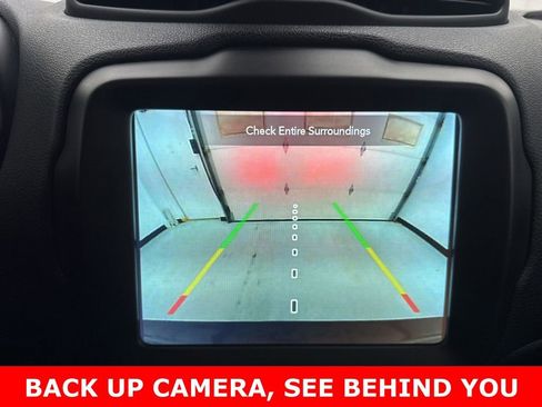 Used 2023 Jeep Renegade Latitude image 2