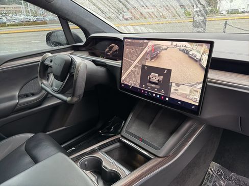 Used 2022 Tesla Model X image 19