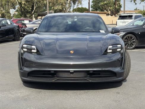 Used 2022 Porsche Taycan image 2