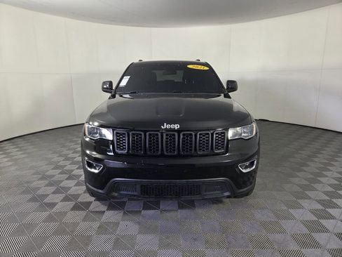 Used 2021 Jeep Grand Cherokee Laredo AWD/4WD image 3