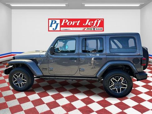 Used 2025 Jeep Wrangler Unlimited Sahara AWD/4WD image 6