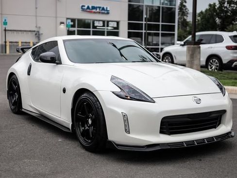Used 2016 Nissan 370Z Touring RWD image 10