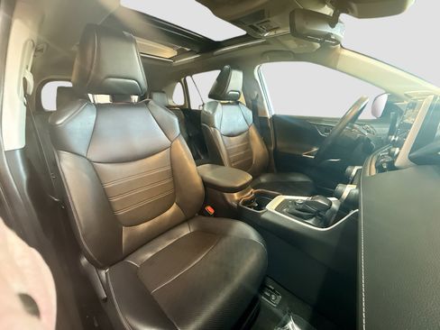 Used 2021 Toyota RAV4 Limited image 34